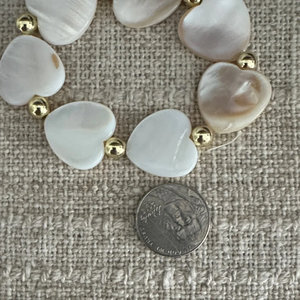 Mother of Pearl heart bracelet (stretch) - Picture 2 of 2
